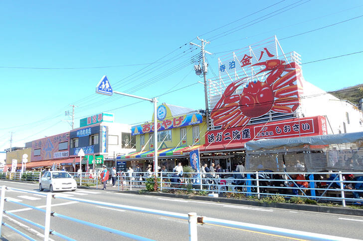 【寺泊の浜焼き】おすすめ魚介類と買い方｜魚市場で選んでBBQ・囲炉裏で楽しむ海鮮グルメ