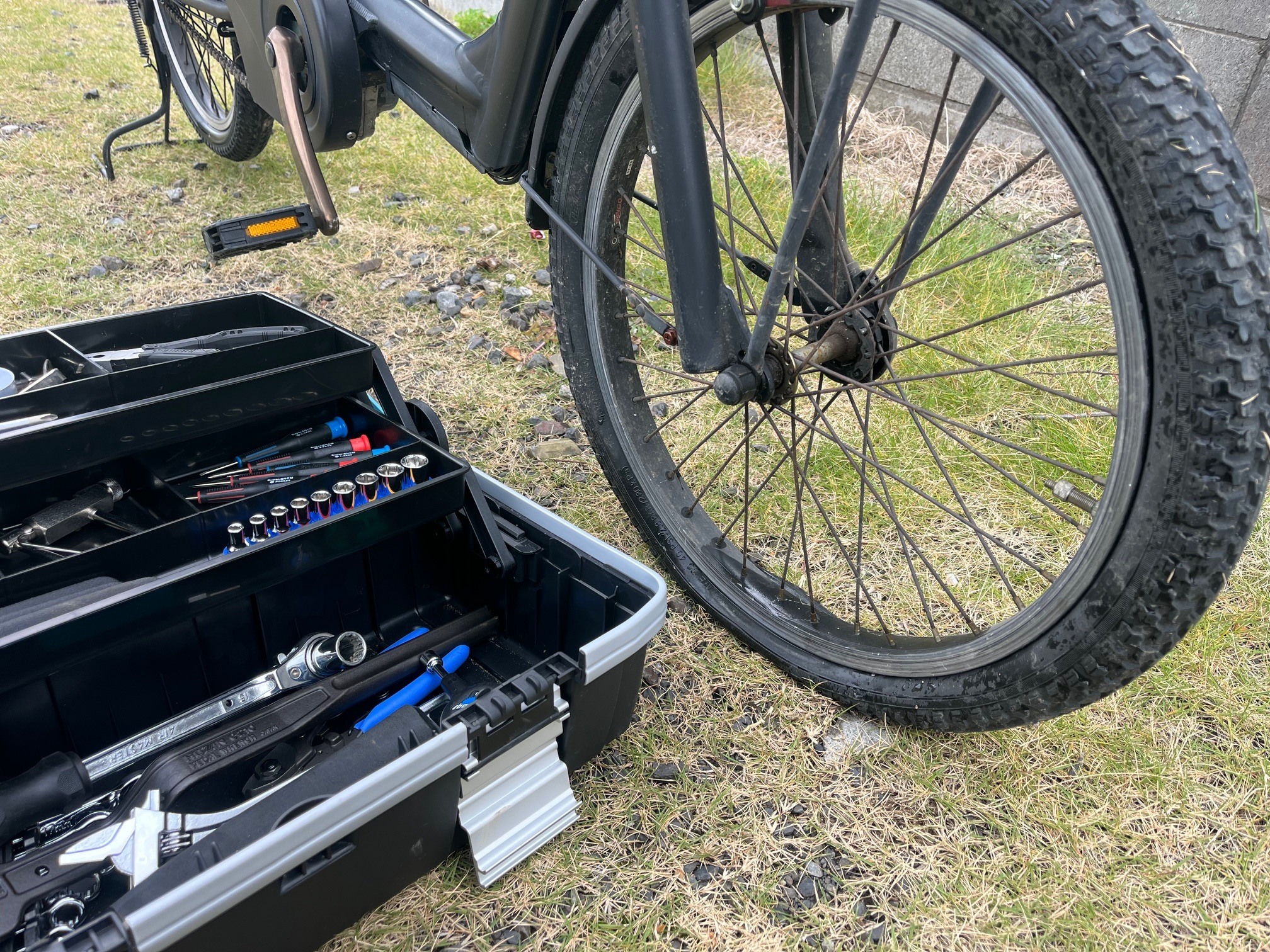 パンク修理の相場はいくら?自転車修理の金額の裏側はこうなってます。