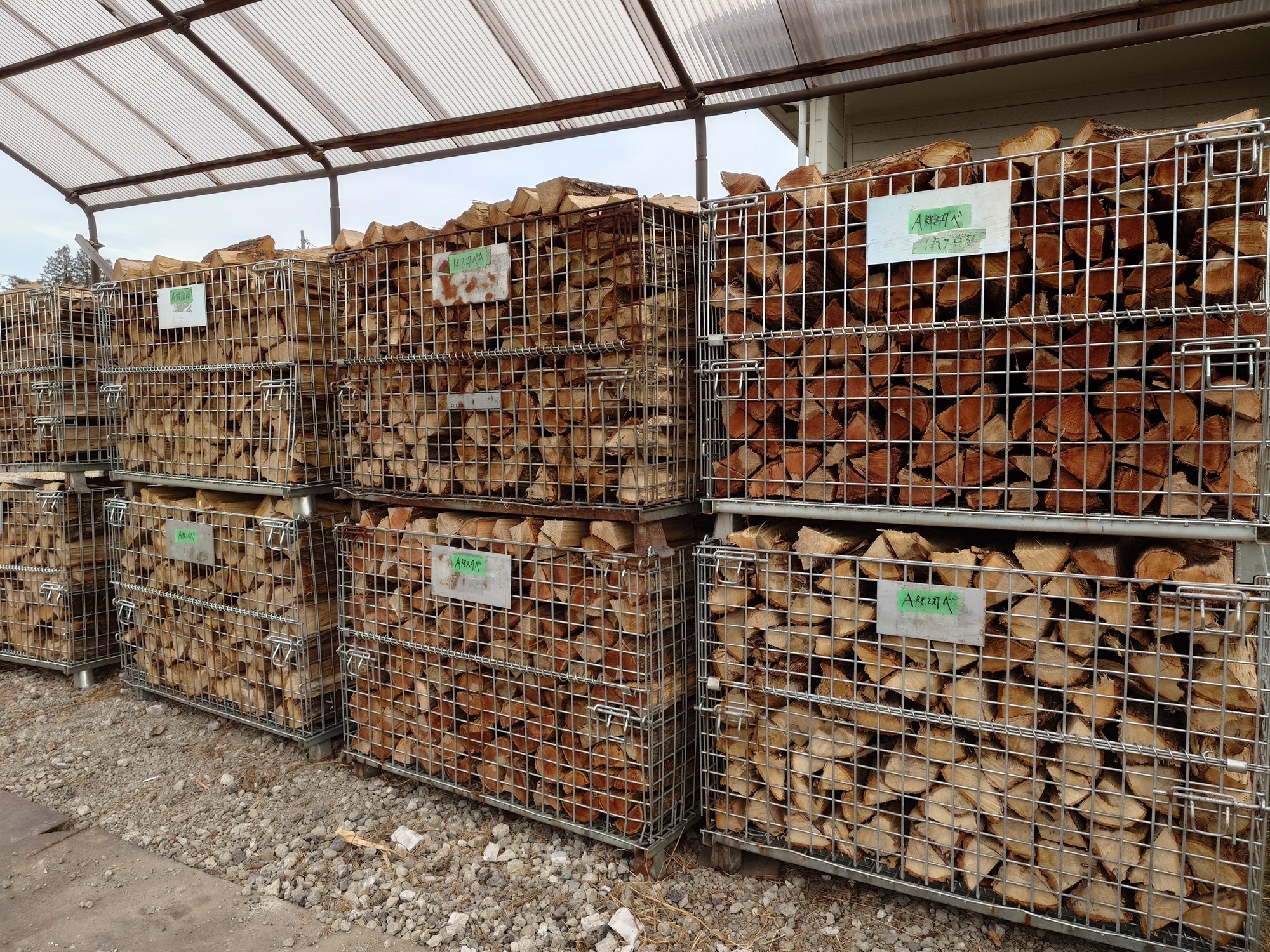 来シーズン用の薪ご予約できるようになりました