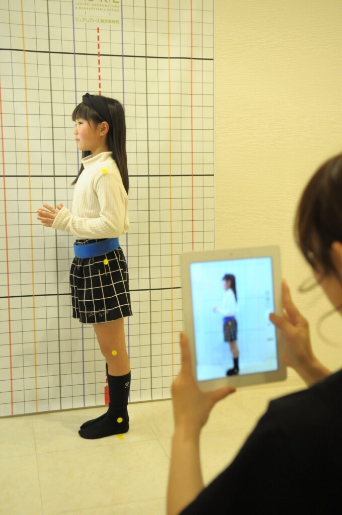 気になるお子様の姿勢、今のうちに改善しませんか？