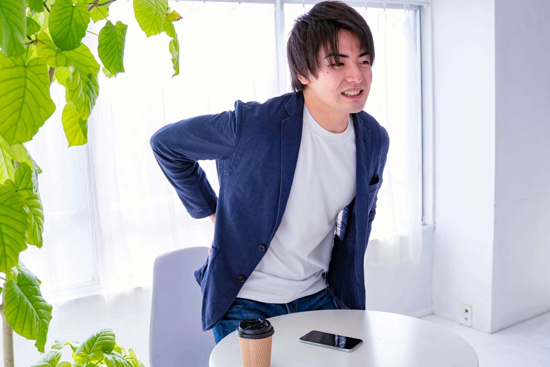 立ち上がるときに腰が痛い原因と対策