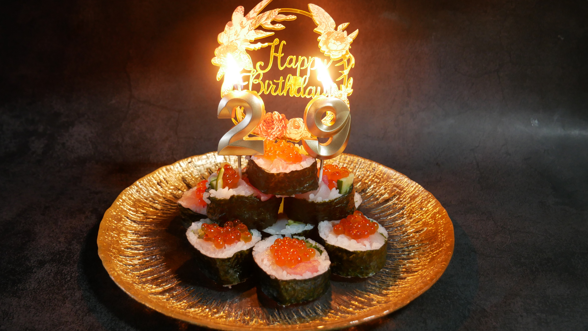 【出張鮨限定】華やかで美味しい「鮨ケーキ」で特別なお祝いを。