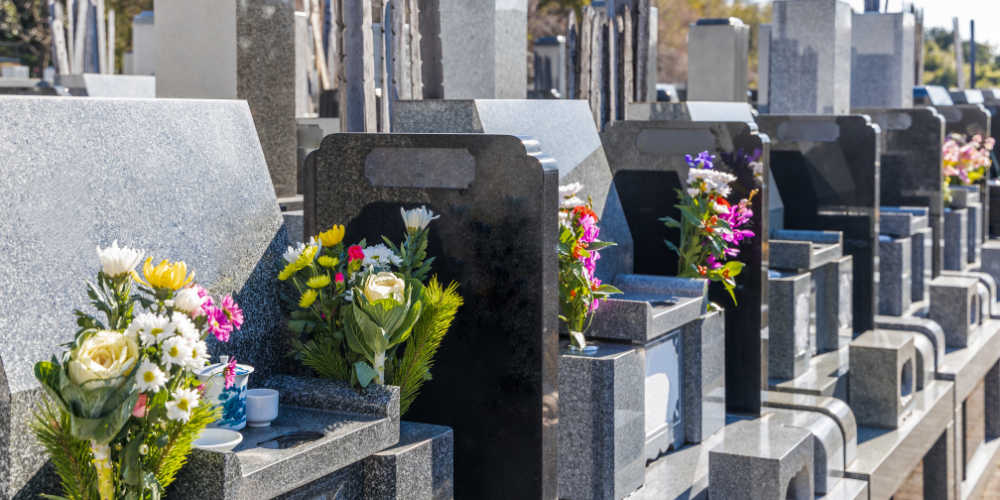 墓石のデザイン最新トレンド|和型・洋型・デザイン墓石の選び方✅