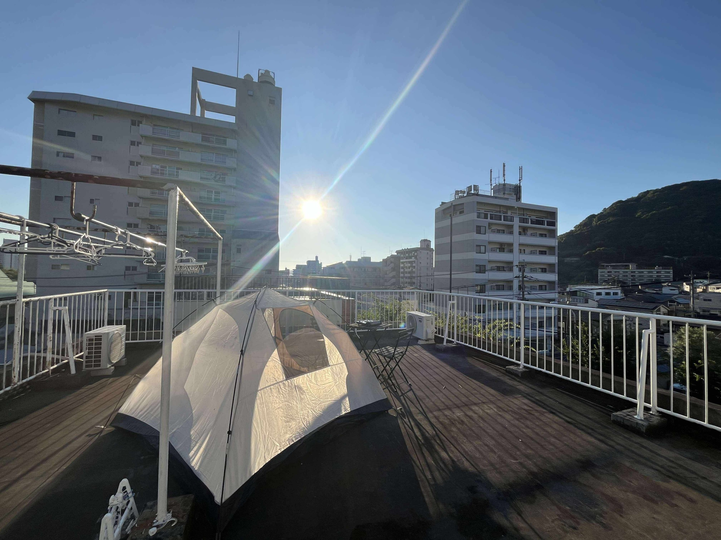 住人さんが屋活（屋上活動）で、ソロキャンプ