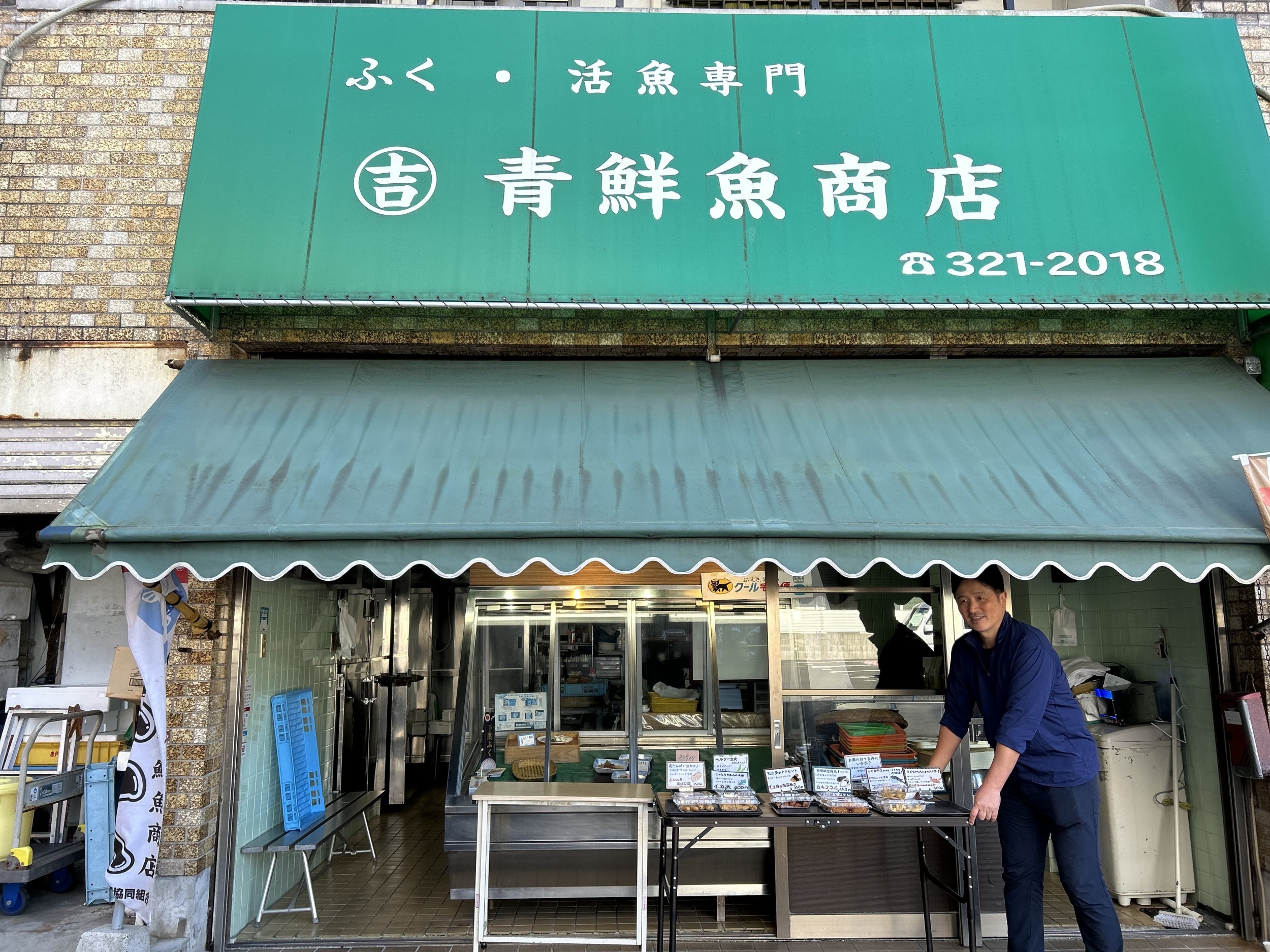 【門司港グルメ発掘!】 徒歩3分の市場で出会った**「絶品!魚介フライ」**🐟