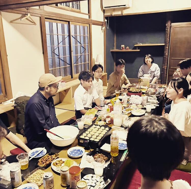 ゆるやかな居場所を「共に食べる」でつくる『門司港シェアキッチン』🥢