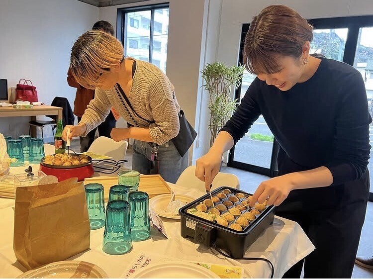 「共食」で温かな関係性を!門司港POSTO&Co.でたこ焼きパーティーを開催しました!