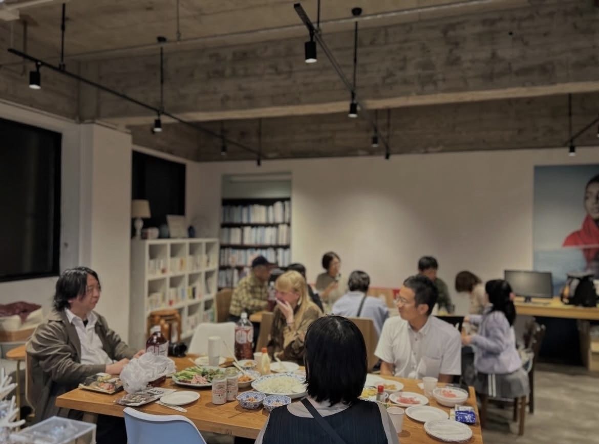 門司港の夜、新しい仲間と地元の情報。シェアキッチンで広がるコミュニティ