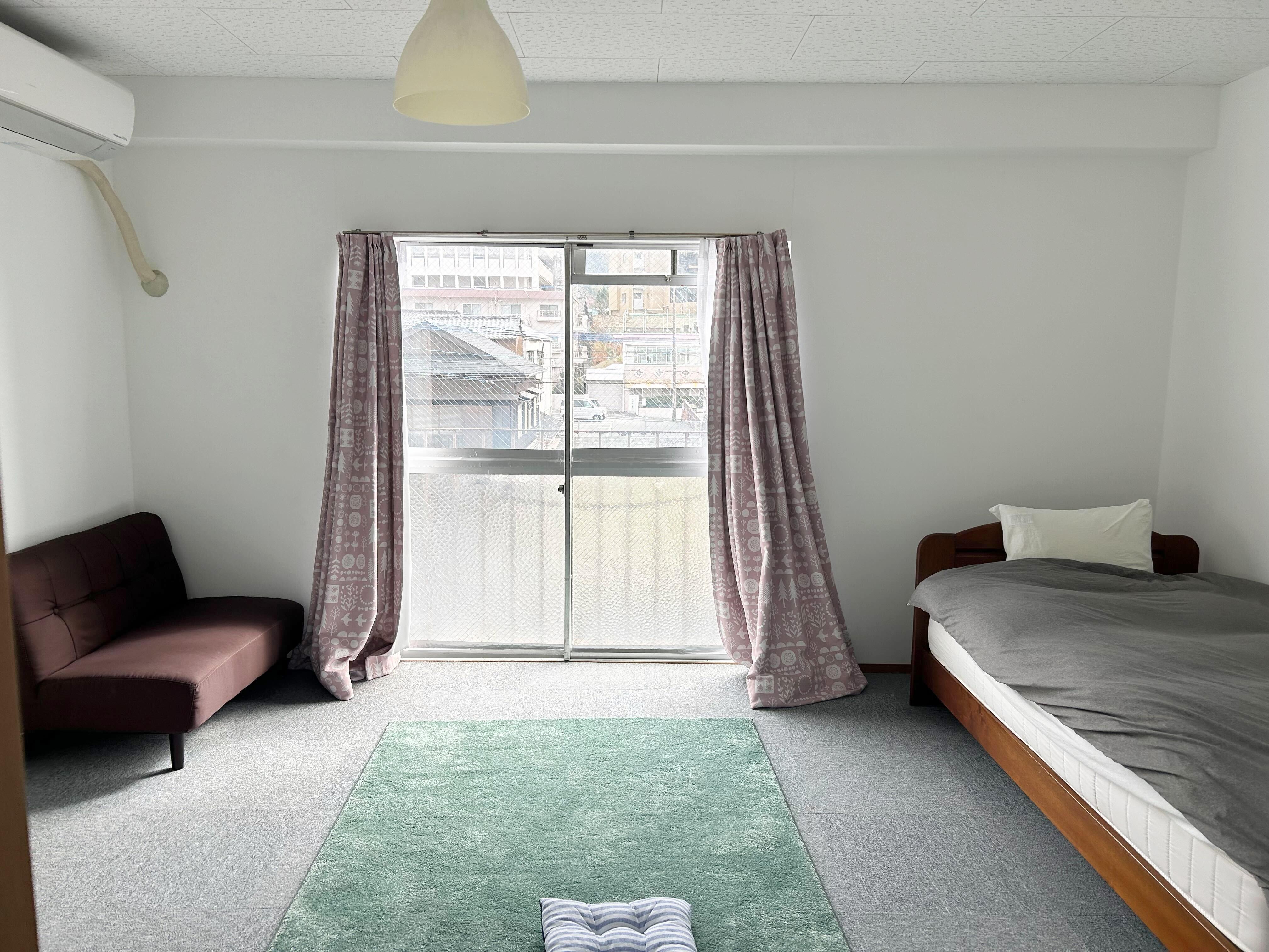 🚪まるで隠れ家。落ち着いた空気感が魅力の302号室、募集中です!