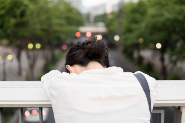 ストレスで爪が巻く?自律神経の乱れと「巻き爪」を結ぶ意外なルート