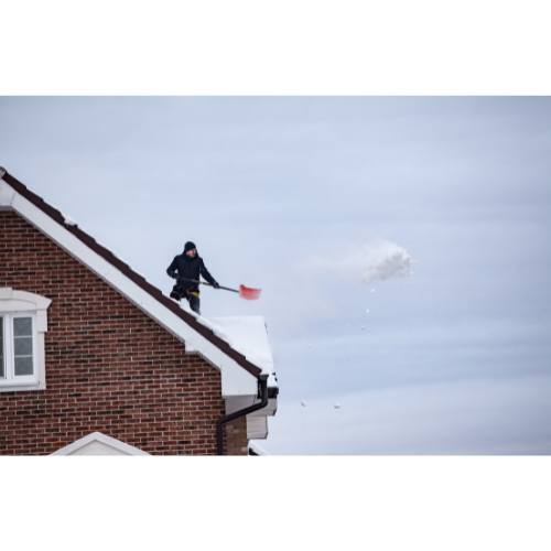 福井の雪下ろしは何cmで危険？依頼すべきタイミングと判断基準