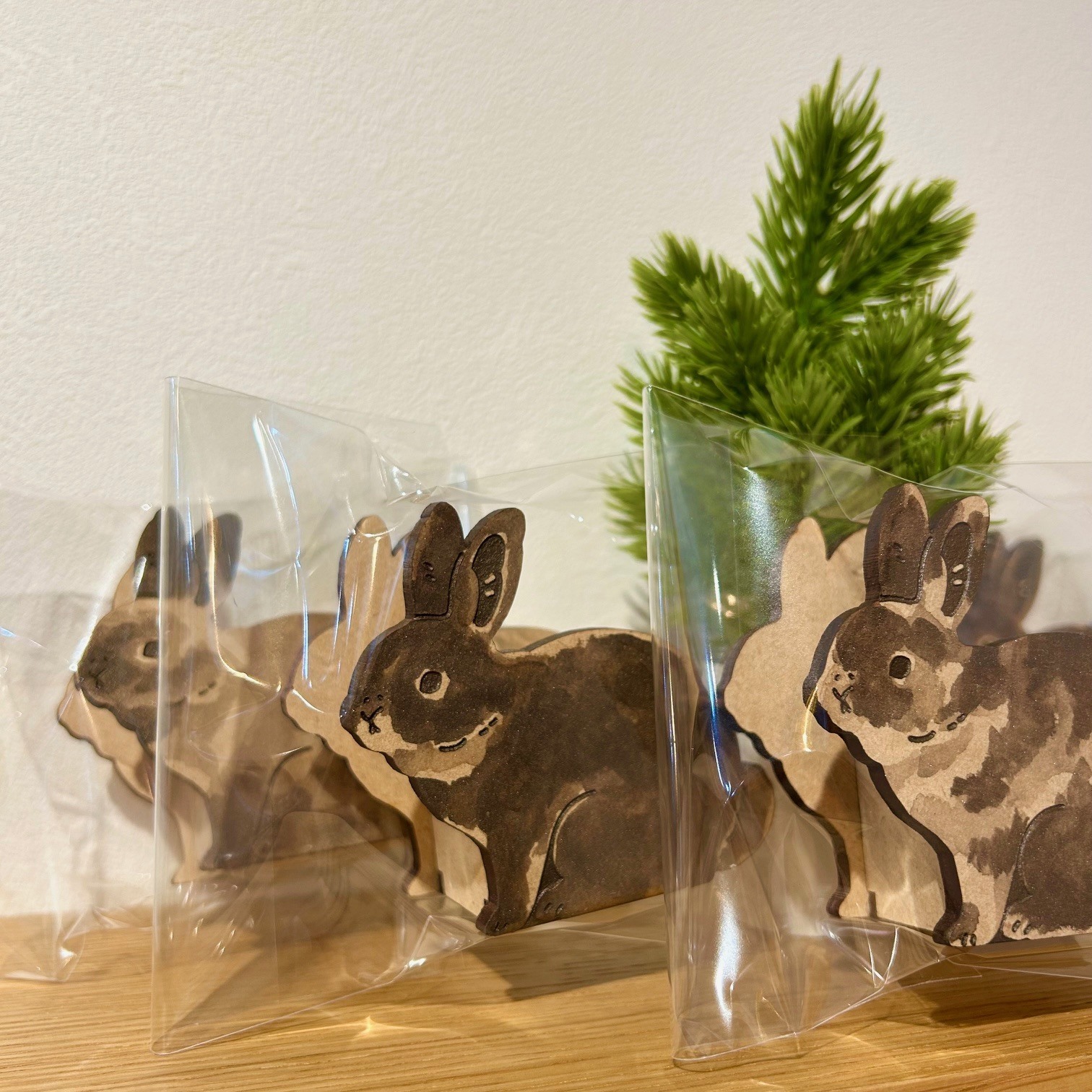 木製うさぎの印鑑スタンド｜ペン立てにも使える癒し雑貨