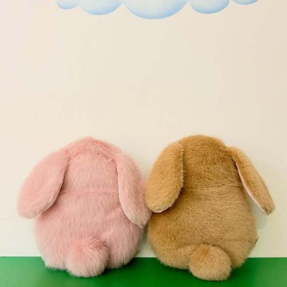 可愛さも実用性も◎垂れ耳うさぎさんのふわふわパスポーチ