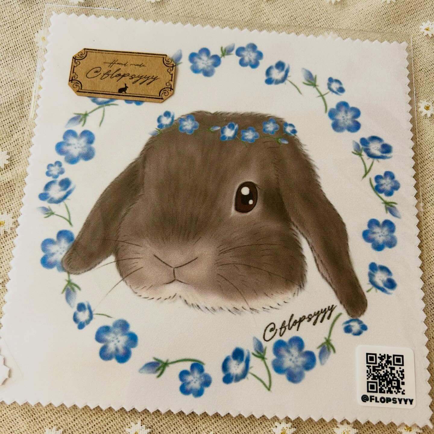 月から新しくお取り扱いが始まった「＠ Flopsyyy（フロップシー）」さんの作品