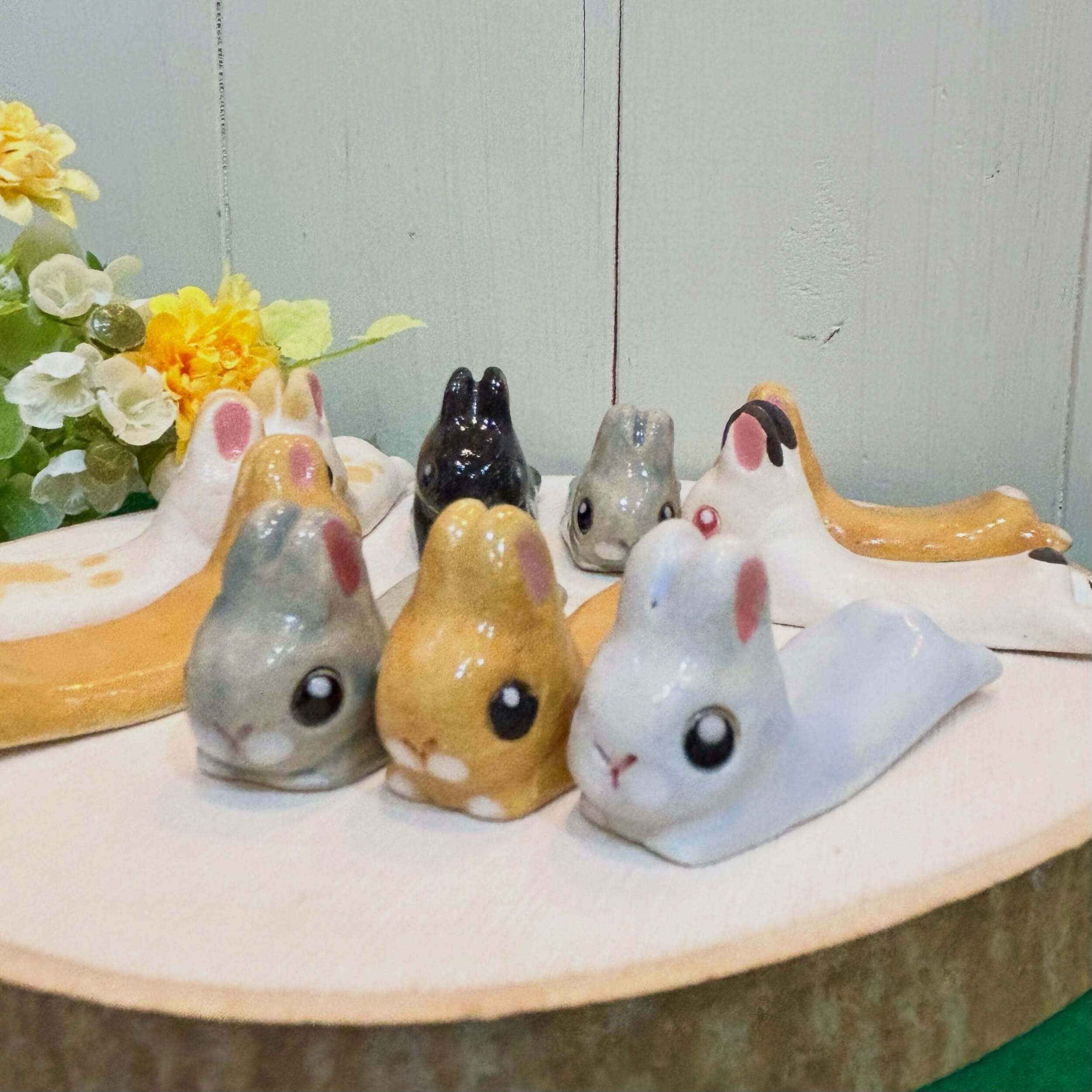 陶芸家「mimipyon」さんから、可愛いうさぎさんの陶器作品がたくさん届いています🐰💕