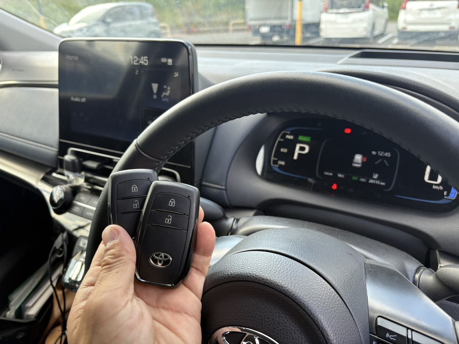 寝屋川市より現行型アクアのスマートキー紛失の作成のご依頼