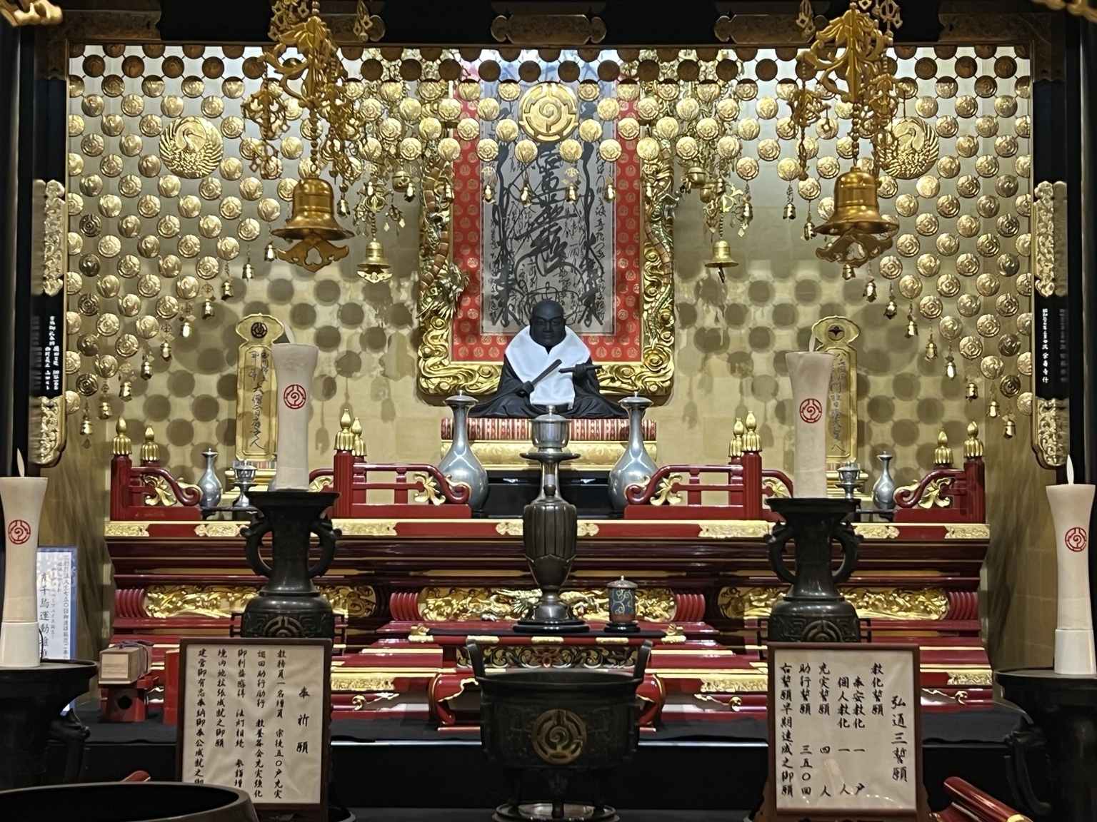 御尊像のお裹頭替えをさせていただきました