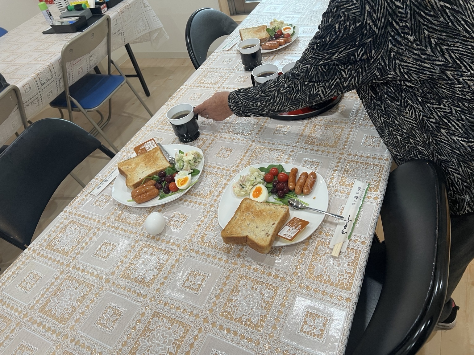 日曜日の朝参詣。ご供養の朝食も定番になってきました