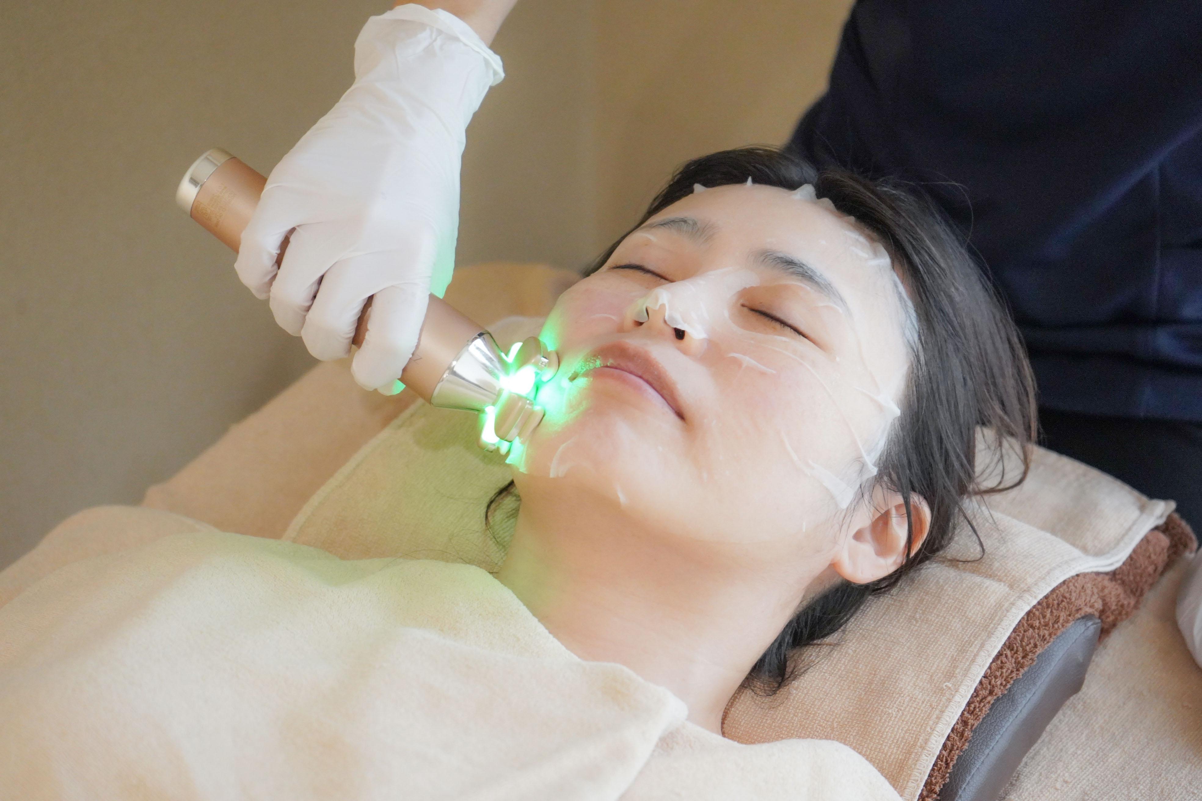 美容鍼 × パックコース4月限定です