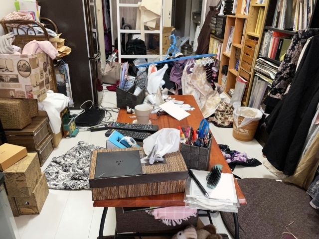 ゴミ屋敷の片付けはどうする？原因と解決方法をわかりやすく解説