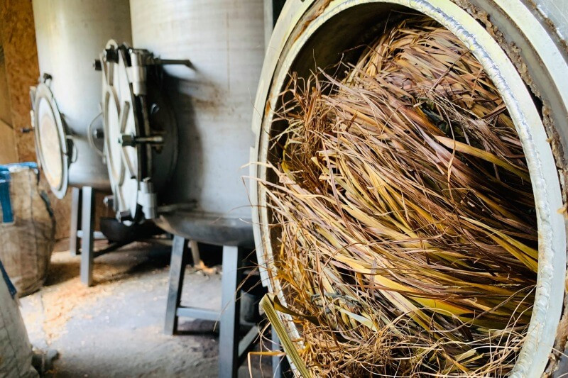 茅香炭坊提煉香茅