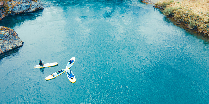春の長良川と調和する「SUP」×「テントサウナ」ツアーのイメージ