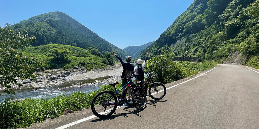 水出しコーヒーと水遊び。長良川沿いを走る「納涼サイクリング」のイメージ