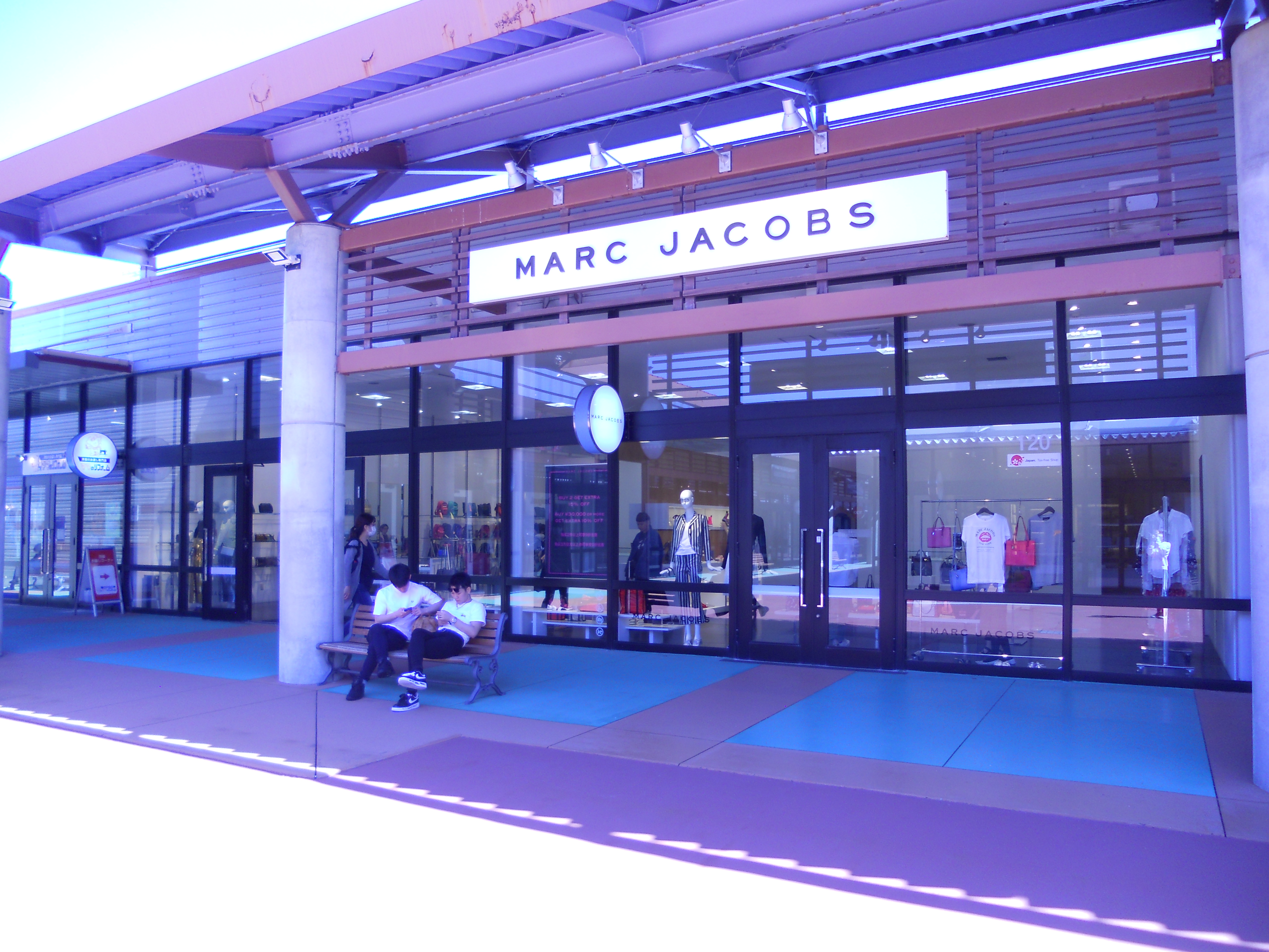 Marc Jacobs 沖縄アウトレットモールあしびなー