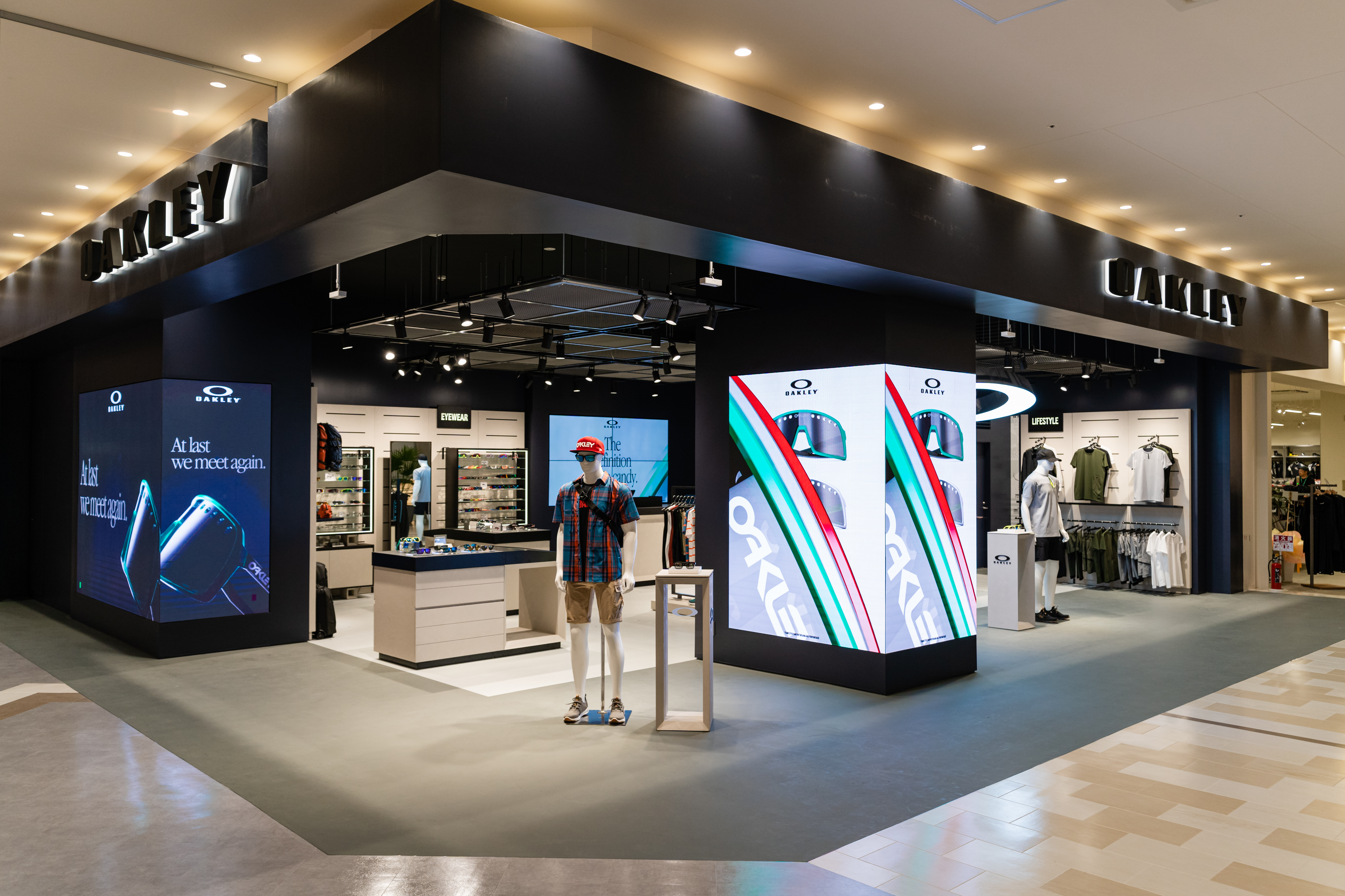 オークリーストア Oakley Store イーアス沖縄豊崎