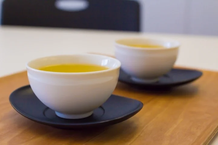 面接でお茶を出されたら飲んでもいい？飲まない方がいい？