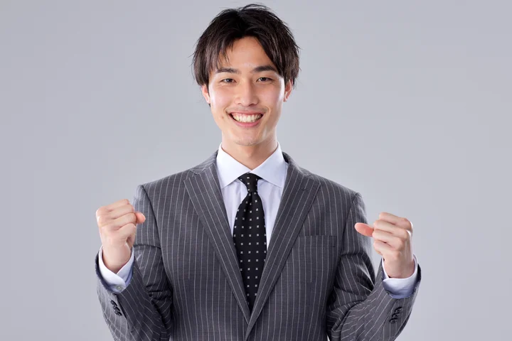 ESで自由に表現する欄の書き方|企業の意図を掴むテーマ例とNG構成を解説