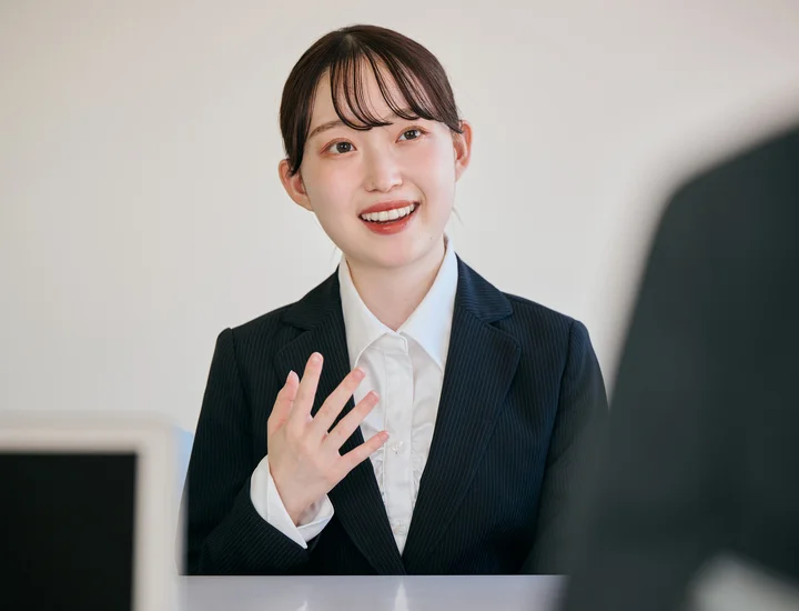 面接で好印象を与える笑顔の作り方｜自然さ・タイミングも解説	！