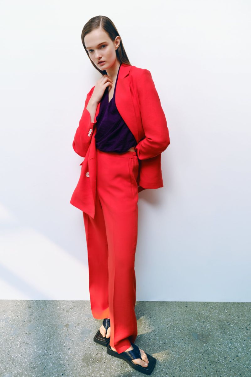 (新品未使用)ZARAダブルブレスト仕様オーバーサイズブレザー ZARA - ZARA☆ダブルブレスト仕様オーバーサイズブレザーの通販