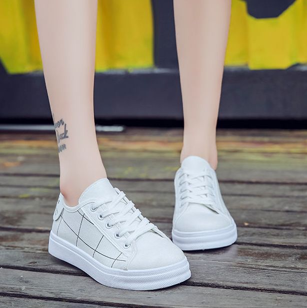 22新作 レディース スニーカー シューズ 靴 紐靴 軽量 オシャレ シンプル 黒 ホワイト ナチュラル Smasell スマセル 公式通販 サスティナブルアウトレットモール スマセル