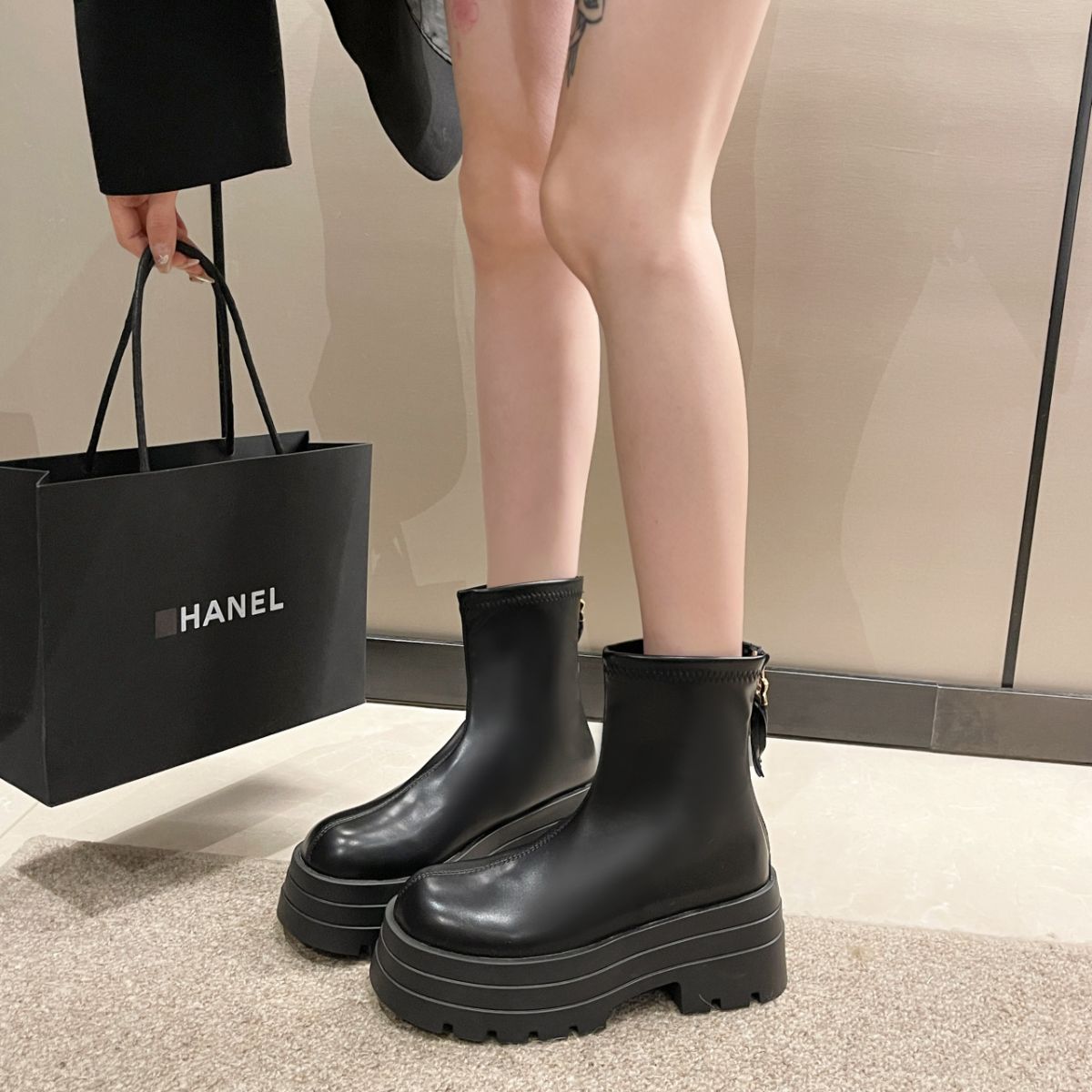 定番 人気 ショートブーツ 厚底 黒 ブラック 太ヒール 黒