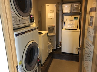 コインランドリー&製氷器