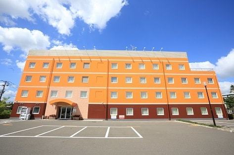 ホテル目の前に【無料】平面駐車場完備