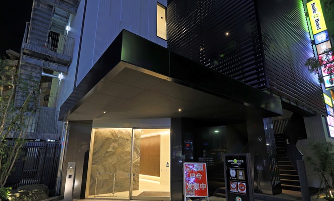 コンビニエンスストア、ファミリーレストラン併設!