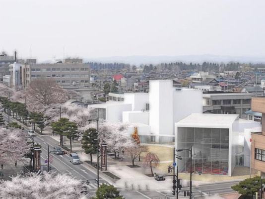 繁華街、官庁街まで徒歩5分