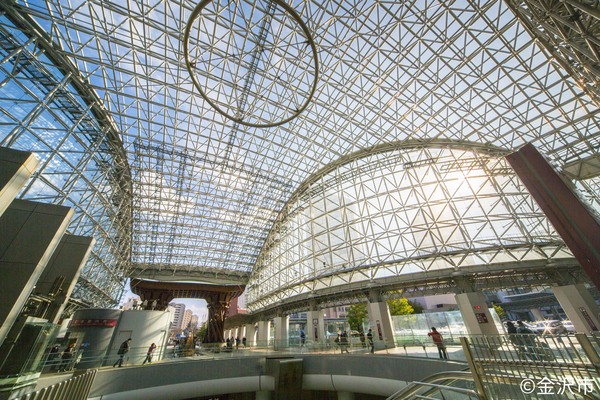 金沢駅西口より徒歩4分の好立地