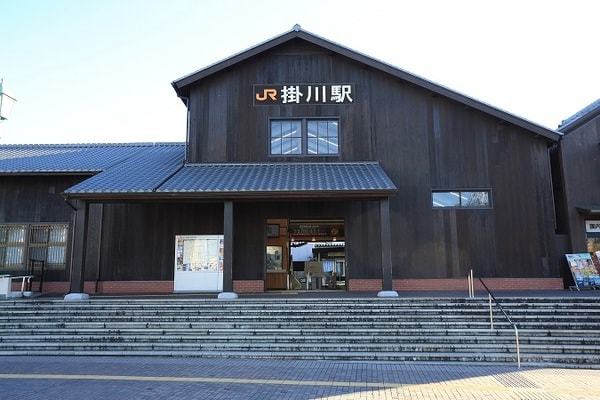 JR掛川駅南口より徒歩2分の好立地。