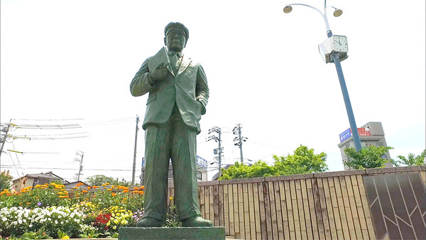 江戸川乱歩像