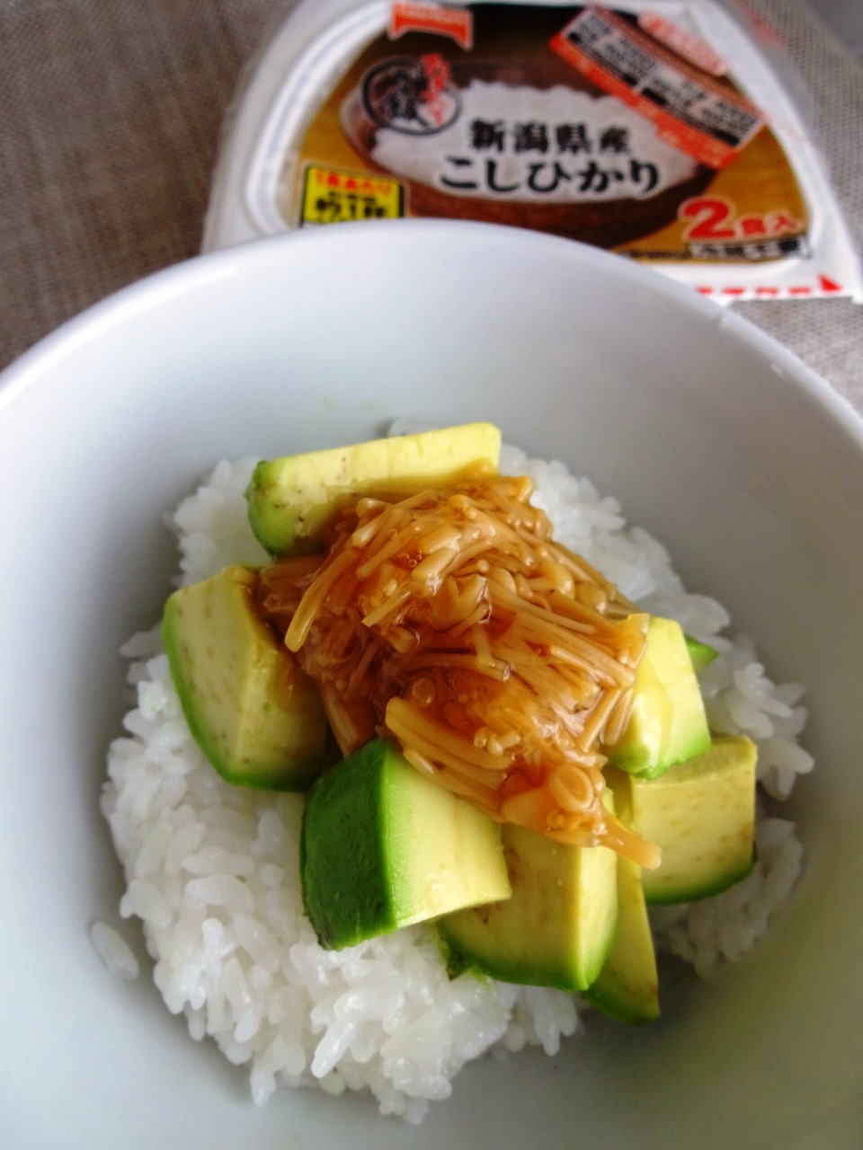突然の白飯テロに！「たきたてご飯」をチンする１分半で完成の「マッハ乗っけ飯」はいかが？