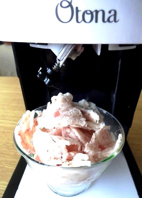 あの行列店の台湾風かき氷スイーツが、家で超簡単＆超リーズナブルに作れる！?噂の「電動ふわふわ とろ雪かき氷器」を試してみた