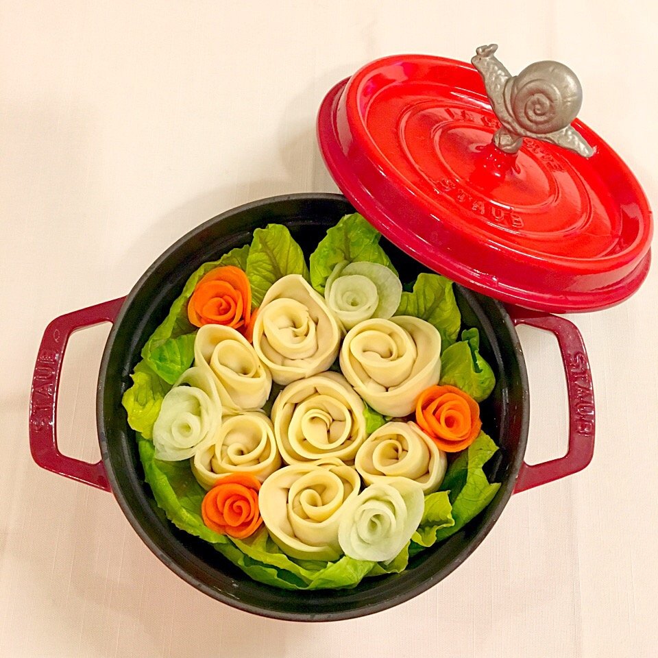 じゅわ〜っと肉汁だけじゃない！！衝撃の餃子ワールド大革命〜餃子の薔薇が満開に！！【動画あり】