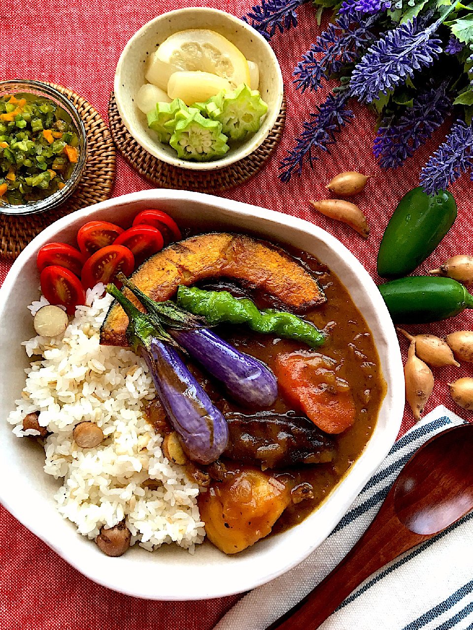 彩り元気！栄養満点！暑さをのりきる夏野菜カレー！夏野菜カレーレシピ27選