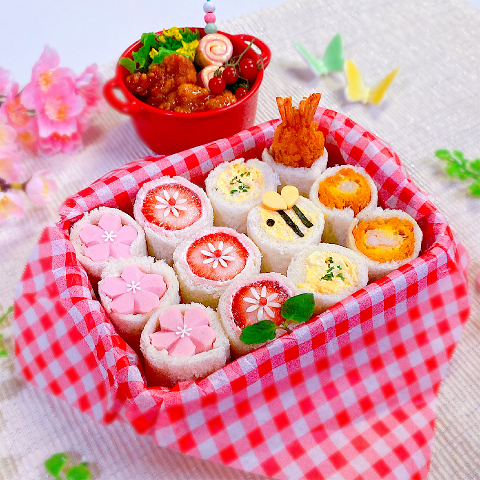 お楽しみサンドイッチで春ランチ♪