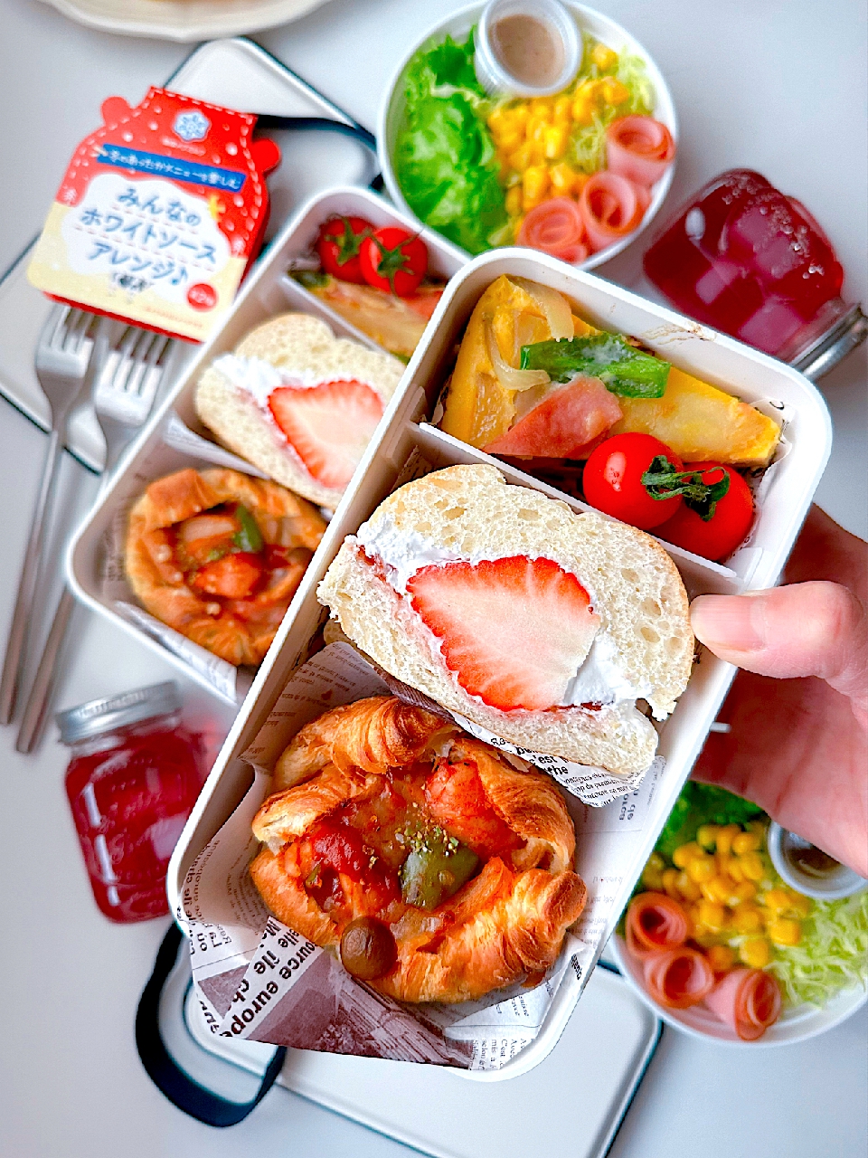 お弁当にイチゴサンド入ってます〜🍓