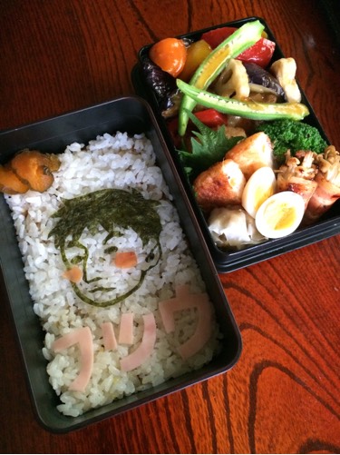 二キィ