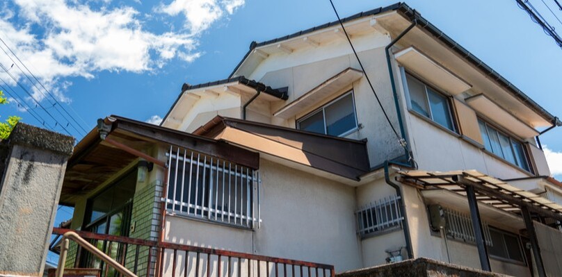 実家を相続放棄すると兄弟姉妹に負担がかかる？トラブルを回避する方法とあわせて解説